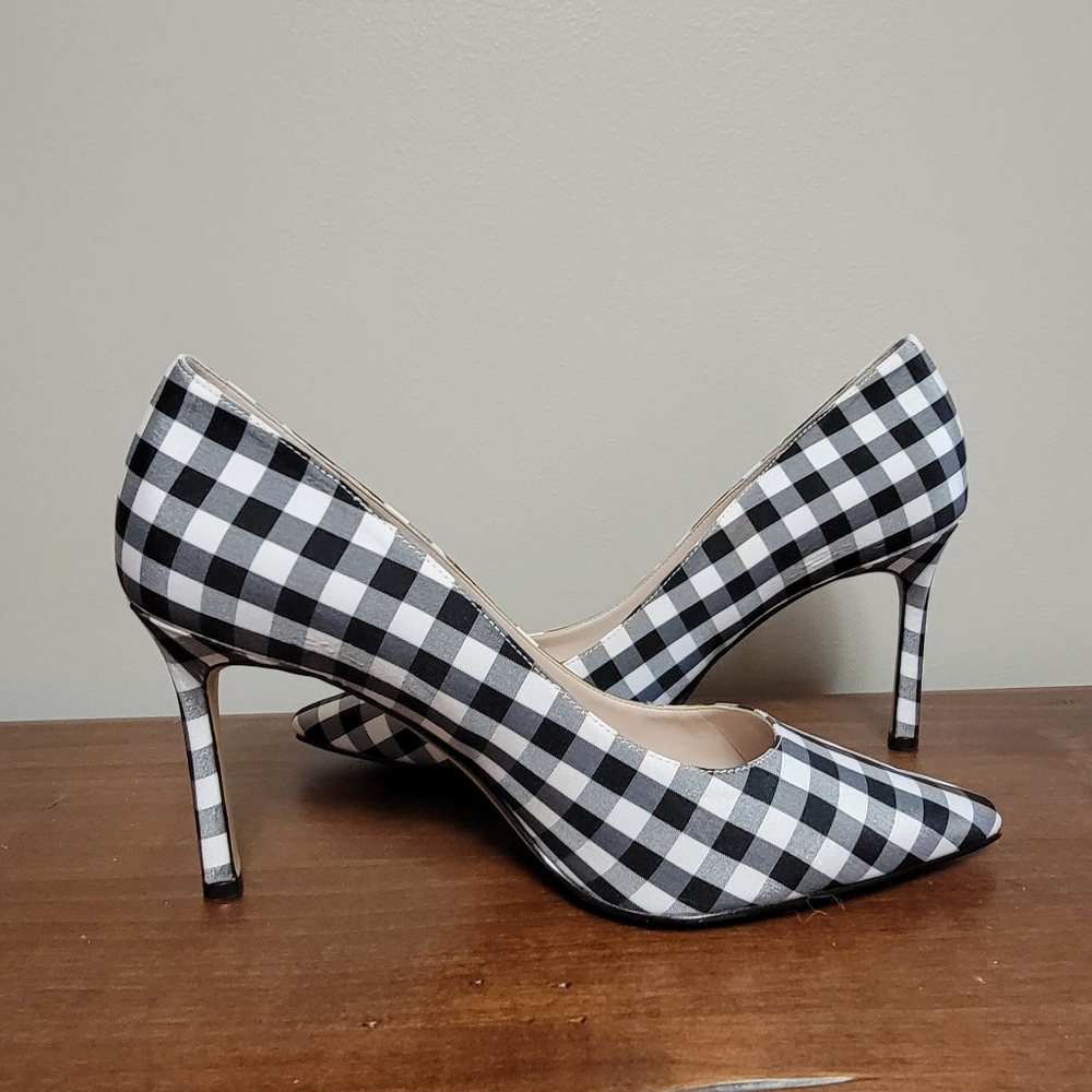 Black/white gingham pumps